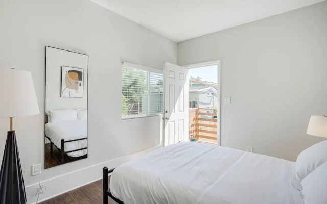photo 2 of Oakland Vacation Rental ~ 10 Mi to San Francisco!