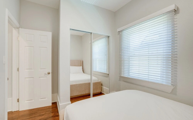 photo 3 of Oakland Vacation Rental ~ 10 Mi to San Francisco!