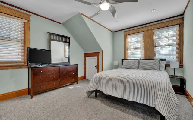 photo 2 of Oakley Square 3br Charmer - Total Walkability 3 Bedroom Home by RedAwning