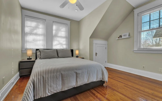 photo 5 of Oakley Square 3br Charmer - Total Walkability 3 Bedroom Home by RedAwning