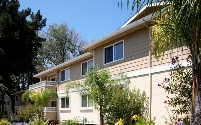 photo 4 of Laurel Grove Apartments