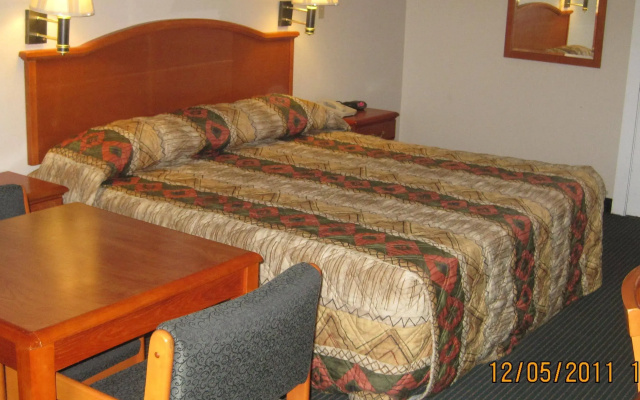 photo 2 of Oakwood Inn