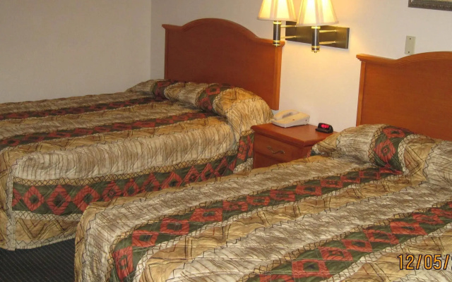 photo 3 of Oakwood Inn