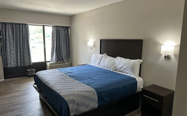 photo 5 of Oakwood Inn