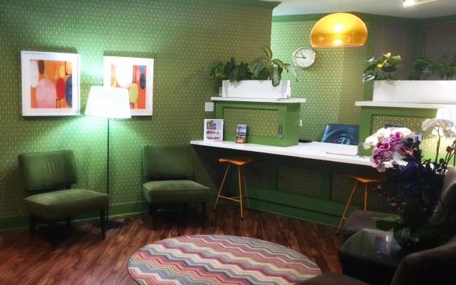 photo 2 of Oasis Inn