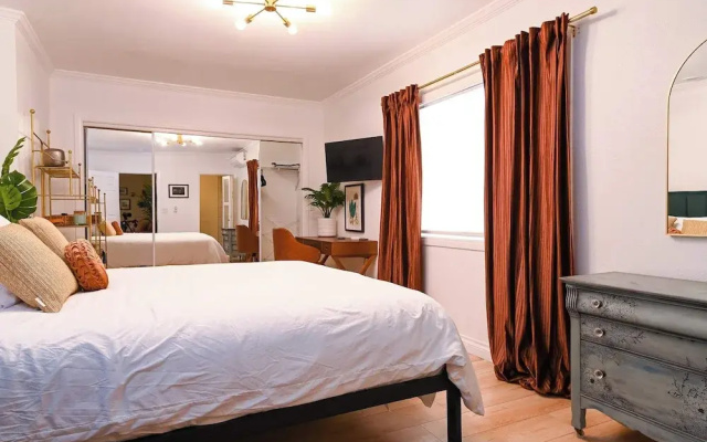 photo 5 of Immaculate 3bdr Private Bungalow, Walk to Beach!