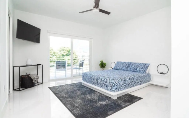 photo 2 of Ocean Front contemporary 3 Bedroom townhouse.