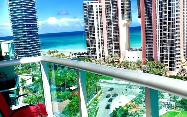 photo 5 of Sunny Miami Vacation