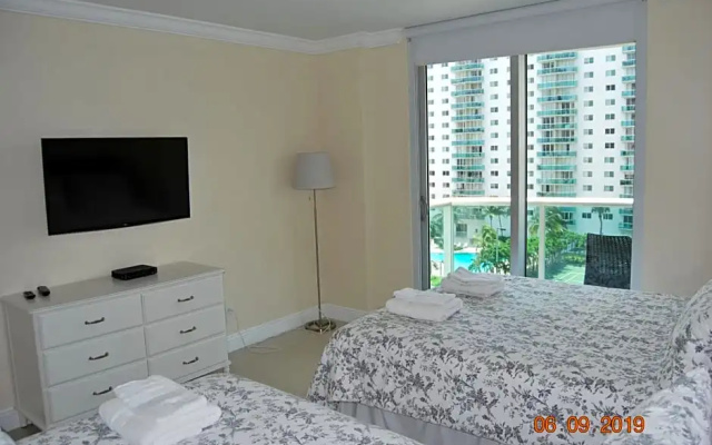 photo 2 of Ocean Reserve Piso 7 STR-310