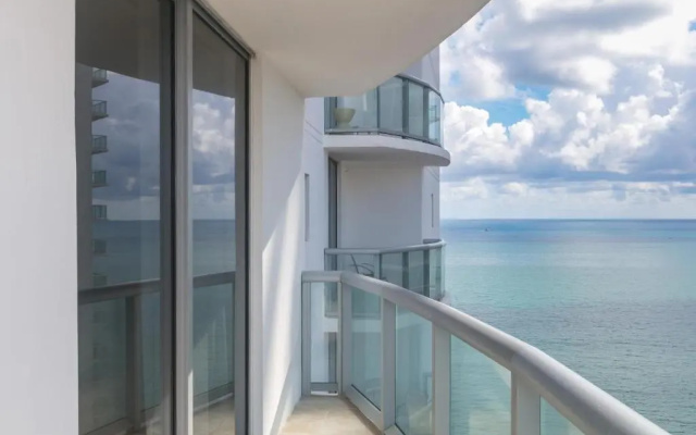 photo 4 of Ocean View 25th Floor at Marenas Beach Resort by Ammosfl