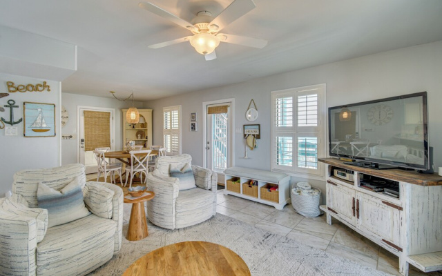 photo 4 of Oceanfront Gulf Shores Condo ~ 2 Mi to The Hangout