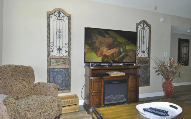 photo 5 of Oceanfront Well Maintained, Walk to Boardwalk, Beach Bars, 902