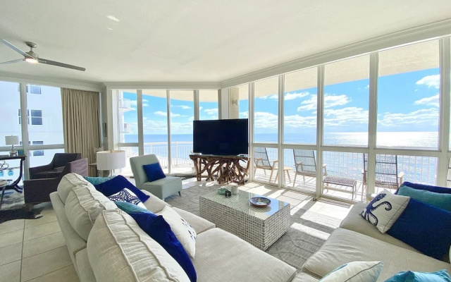 photo 2 of Oceania 6 4 Bedroom Condo by Redawning
