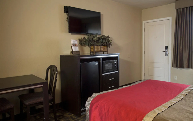 photo 2 of Harbor Inn and Suites Oceanside