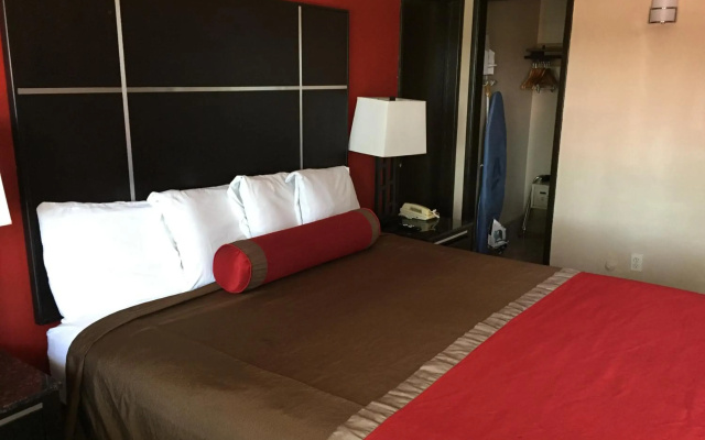 photo 4 of Harbor Inn and Suites Oceanside