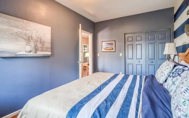 photo 2 of Oceanview Hot Tub and Cozy Bonus Room - Charming Coastal Retreat
