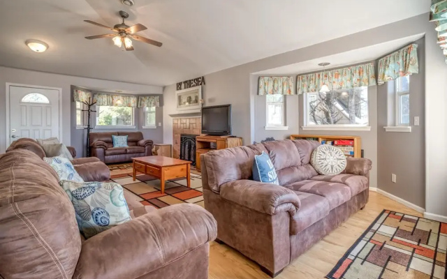 photo 3 of Oceanview Hot Tub and Cozy Bonus Room - Charming Coastal Retreat