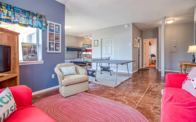 photo 4 of Oceanview Hot Tub and Cozy Bonus Room - Charming Coastal Retreat