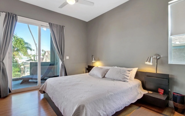 photo 4 of Ocean-view Oasis W/ Rooftop Deck - Steps To Beach 3 Bedroom Home