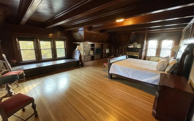 photo 4 of Offutt Manor