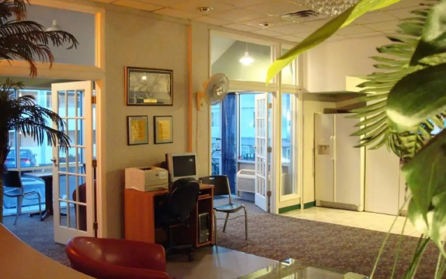 photo 2 of O'Hare Inn & Suites