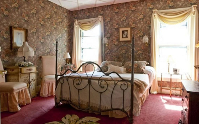 photo 4 of Old Beach Inn