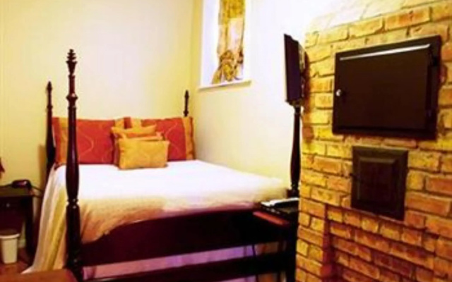 photo 3 of Old Chicago Inn