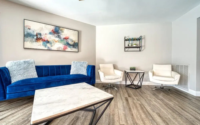 photo 5 of 3BR Sleeps 8 Pool Putting Green BQQ Large Island!