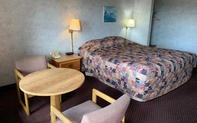 photo 3 of Olde Amish Inn