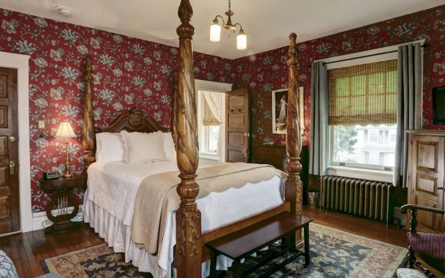 photo 4 of Olde Square Inn Bed and Breakfast