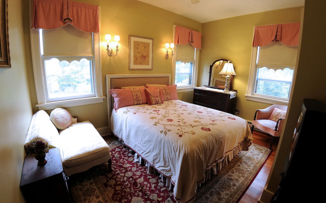 photo 5 of Oliver Inn Bed and Breakfast
