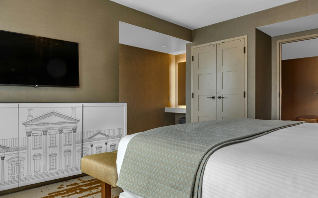 photo 4 of Omni Louisville Hotel