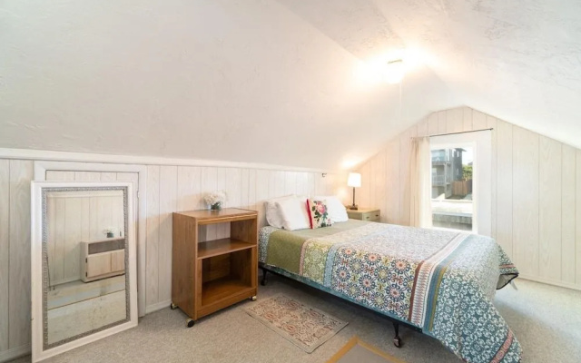 photo 4 of On The Beach 3 Br cottage by RedAwning