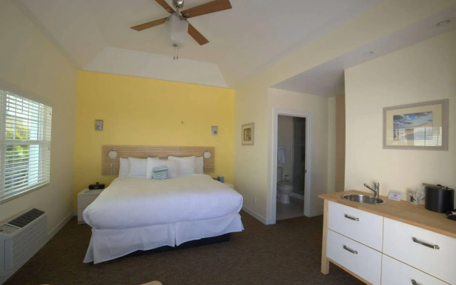 photo 2 of Casey Key Resorts - Beachfront