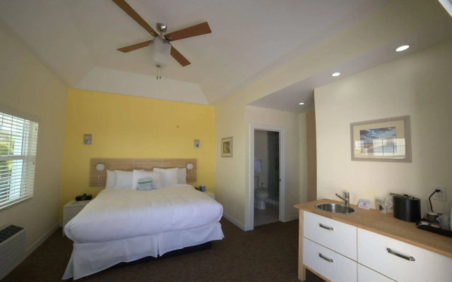 photo 4 of Casey Key Resorts - Beachfront