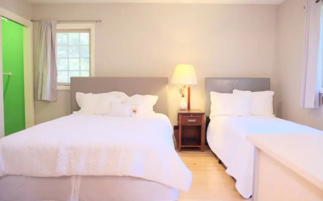 photo 5 of Charming Single Level 4 Bedrooms Gresham Home Near Pdx, Edgefield and Mt Hood