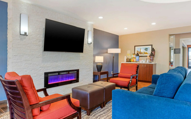 photo 2 of Comfort Inn & Suites near Ontario Airport