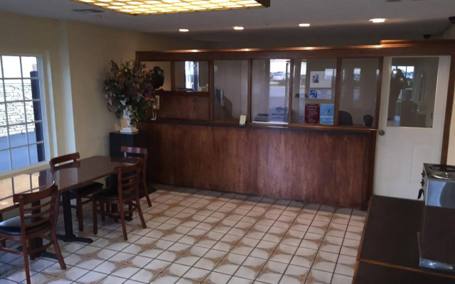 photo 2 of Ontario Inn & Suites