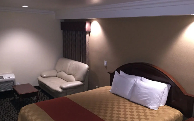 photo 4 of Ontario Inn & Suites