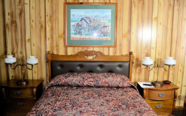 photo 2 of Ontario Inn