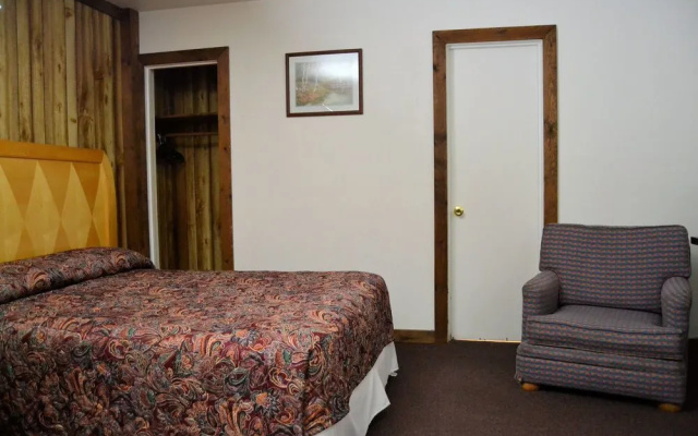 photo 4 of Ontario Inn