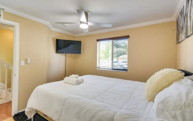 photo 5 of 5 Mi to Hard Rock Stadium! Townhome w/ Games