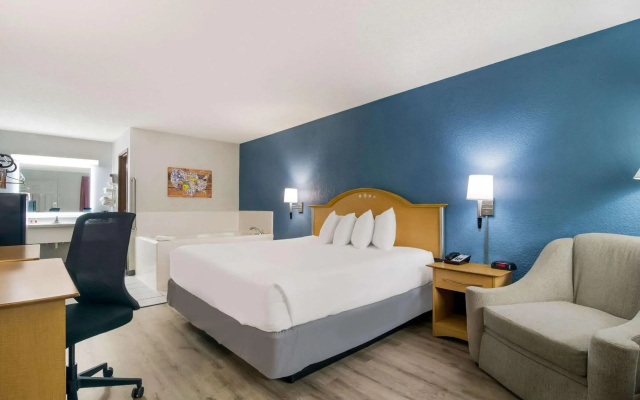 photo 2 of Econo Lodge Branson Theater District