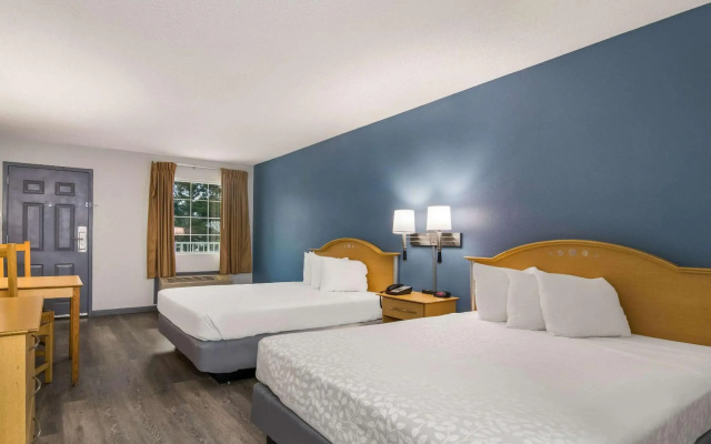 photo 3 of Econo Lodge Branson Theater District