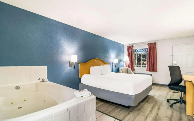 photo 4 of Econo Lodge Branson Theater District