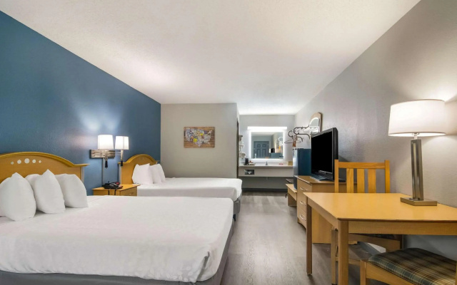 photo 5 of Econo Lodge Branson Theater District