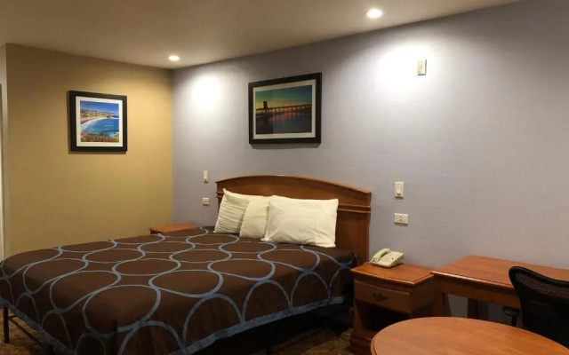 photo 2 of Orange Tustin Inn