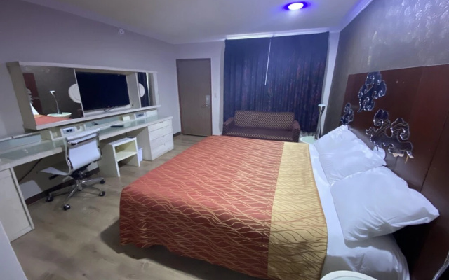photo 3 of Orange Villa Park Motel