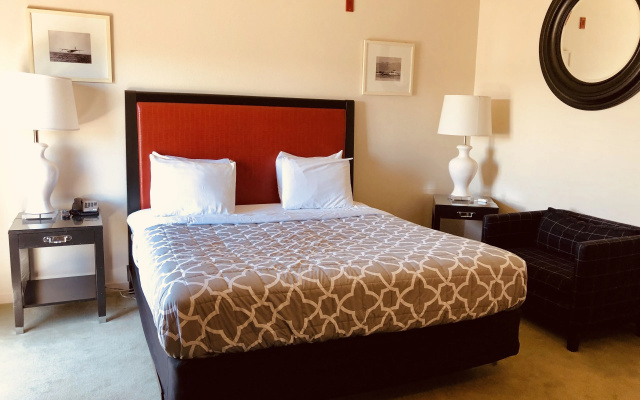 photo 3 of Orca Inn Suites