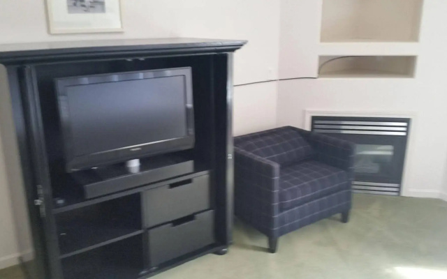 photo 4 of Orca Inn Suites